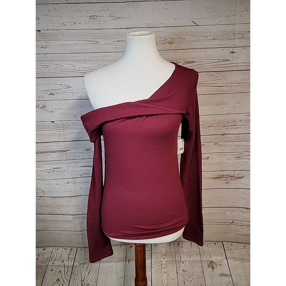 NWT‎ FREE PEOPLE Off-the-Shoulder Ribbed Top Women's Size Medium Pomegranate - Picture 1 of 9